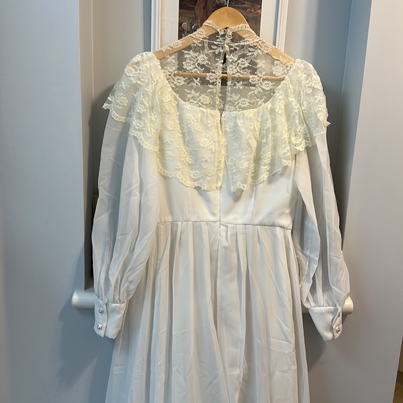 Super Elegant Vintage Wedding Gown Year 1982 With Separate Inner Dress Pompom - Picture 7 of 10